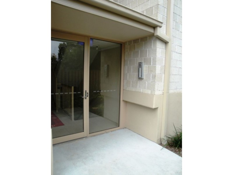 2/4 Sykes Court, Southport QLD 4215