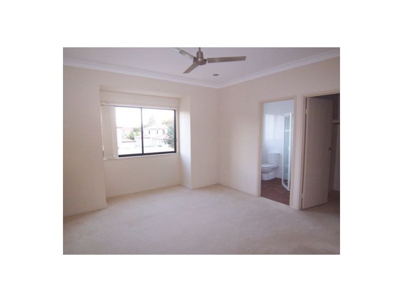 5/33 Harley Street, Labrador QLD 4215