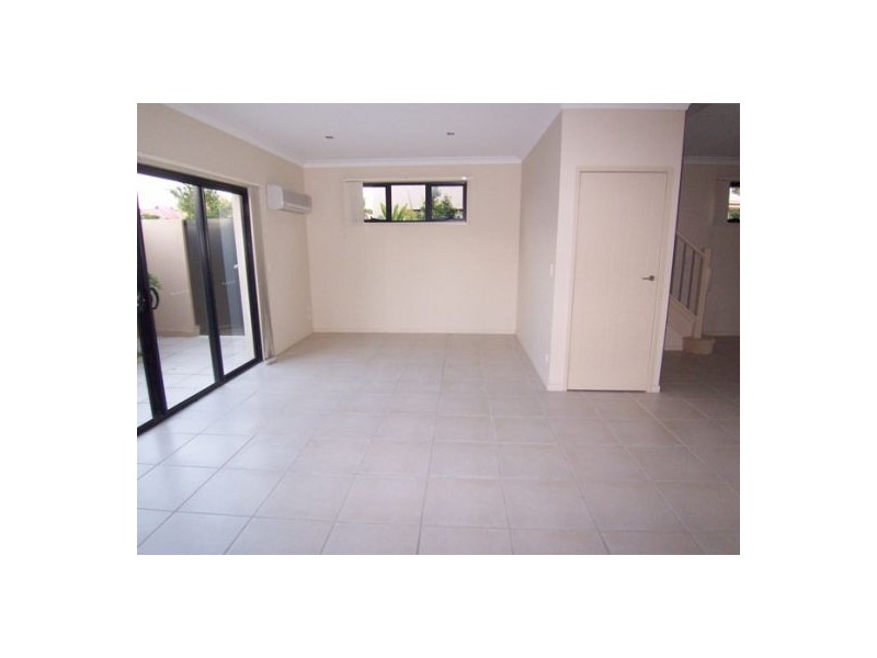 5/33 Harley Street, Labrador QLD 4215