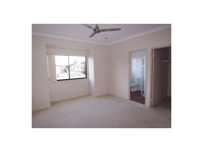 5/33 Harley Street, Labrador QLD 4215