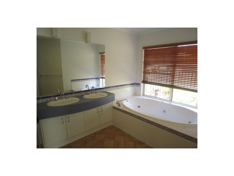 36 Crestwood Drive, Molendinar QLD 4214