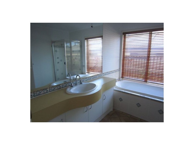 36 Crestwood Drive, Molendinar QLD 4214