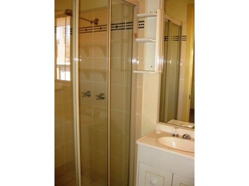 2/221 Scarborough St, Southport QLD 4215