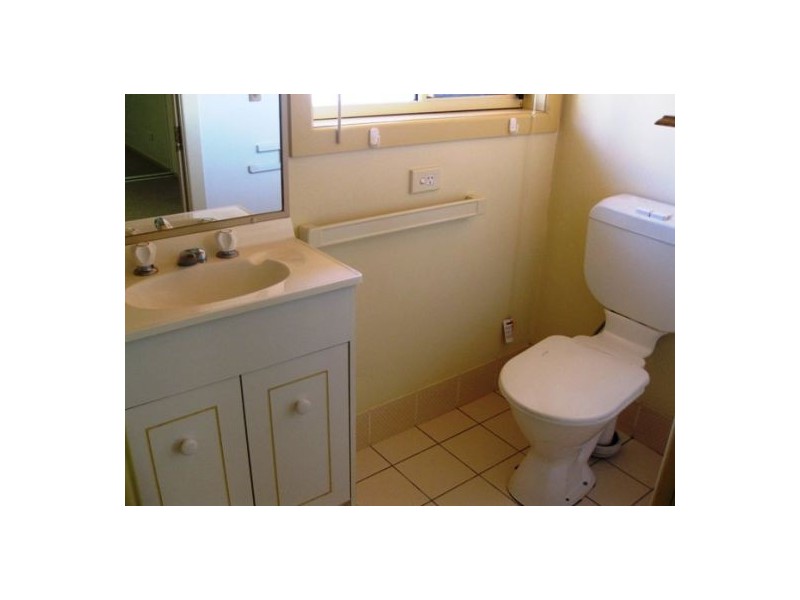 2/221 Scarborough St, Southport QLD 4215