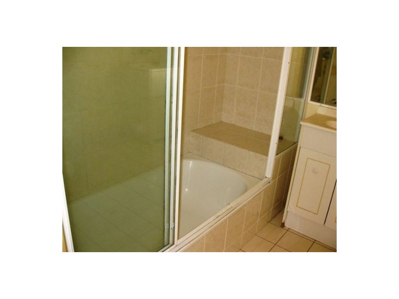 2/221 Scarborough St, Southport QLD 4215