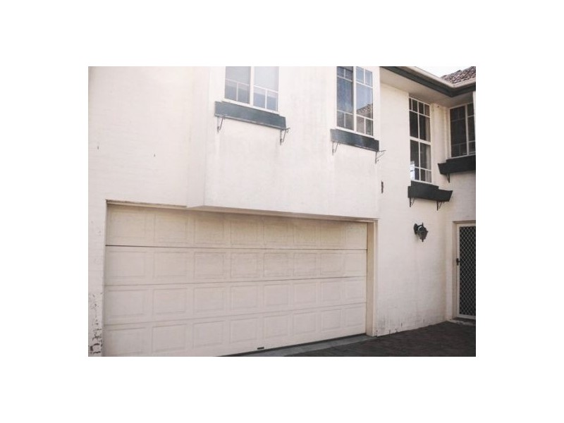 2/221 Scarborough St, Southport QLD 4215