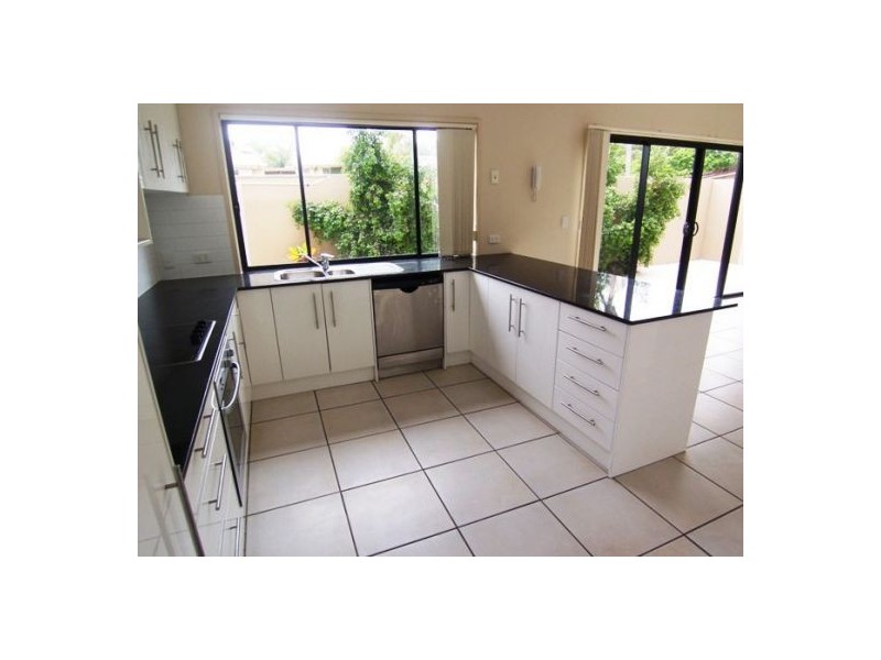 3/33 Harley Street, Labrador QLD 4215