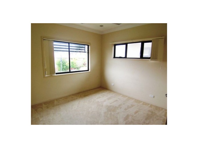 3/33 Harley Street, Labrador QLD 4215