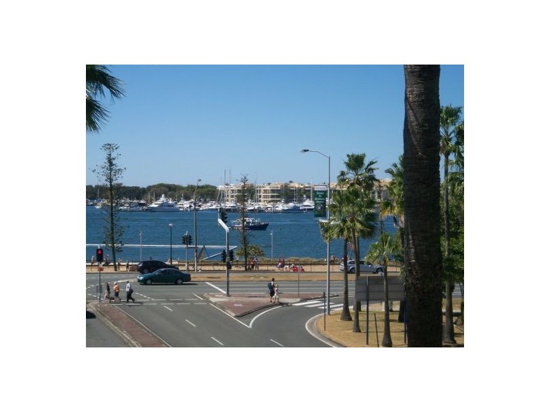 12/30 Marine Parade, Southport QLD 4215