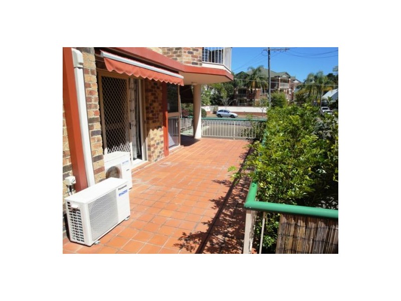 2/61 Bauer Street, Southport QLD 4215
