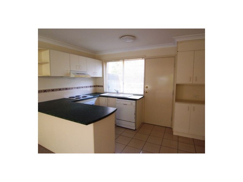 3/5 Ahern Street, Labrador QLD 4215