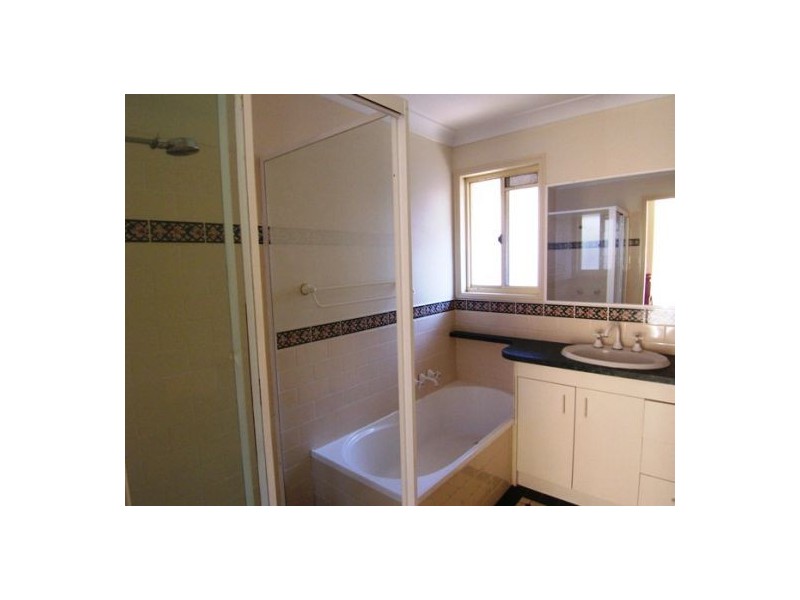 3/5 Ahern Street, Labrador QLD 4215