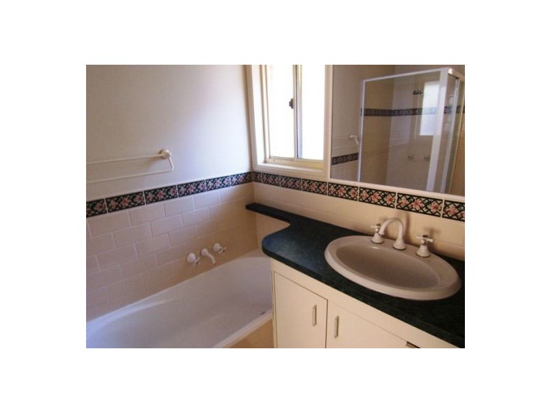 3/5 Ahern Street, Labrador QLD 4215