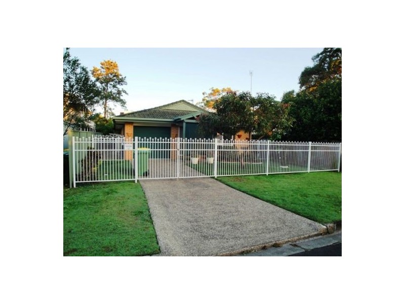 10 Sutherland Avenue, Labrador QLD 4215