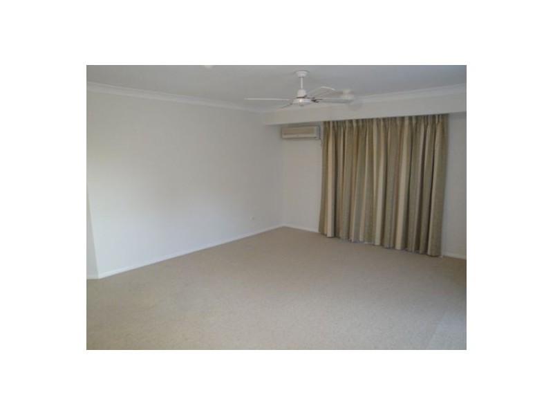 10 Sutherland Avenue, Labrador QLD 4215