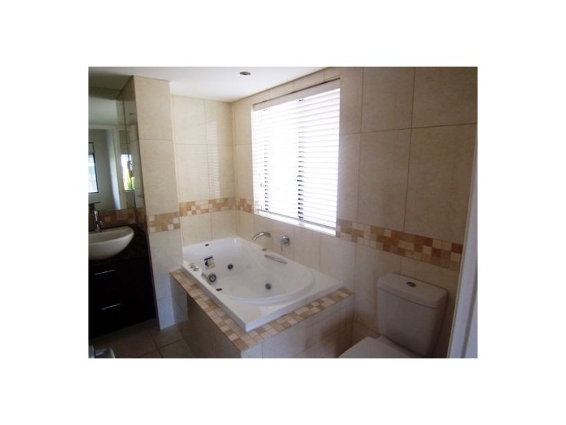 6/36 Oatland Esp, Runaway Bay QLD 4216