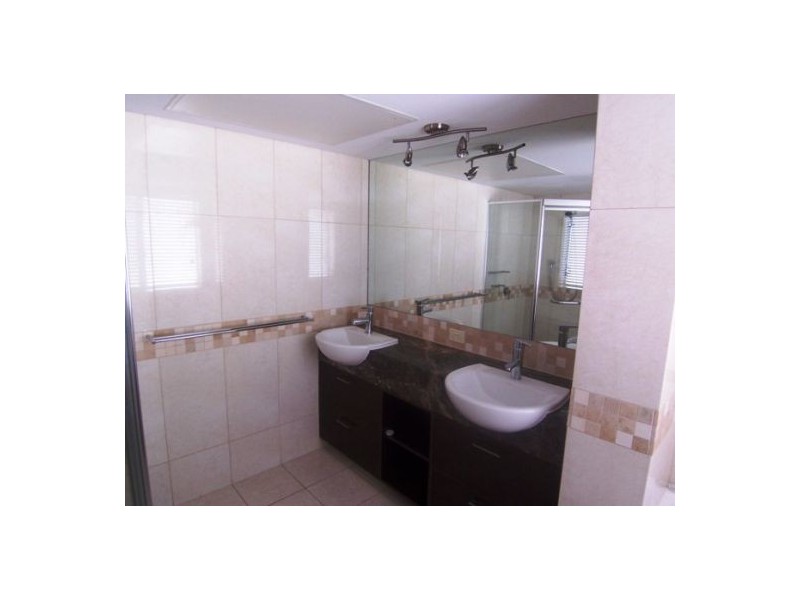 6/36 Oatland Esp, Runaway Bay QLD 4216