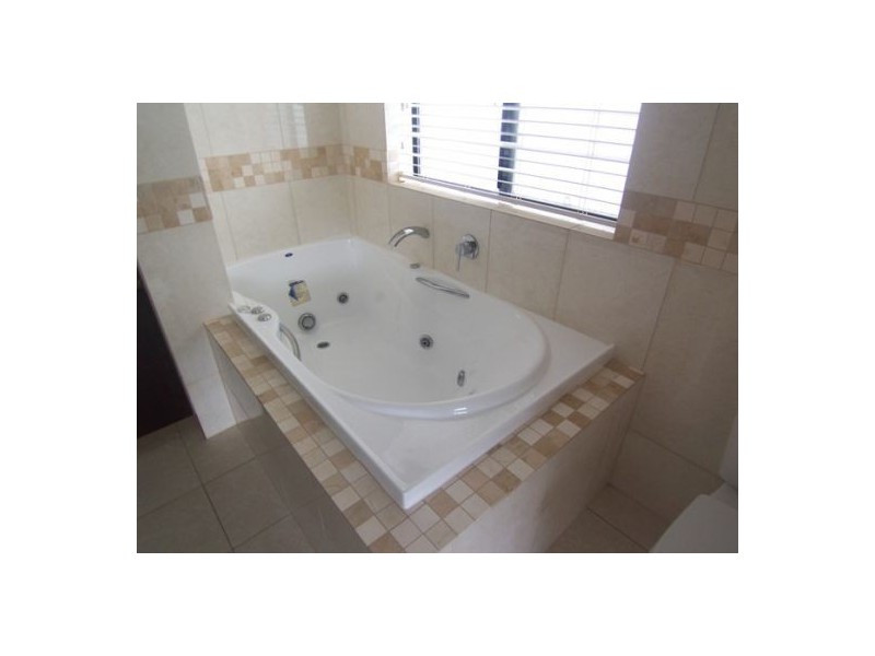 6/36 Oatland Esp, Runaway Bay QLD 4216