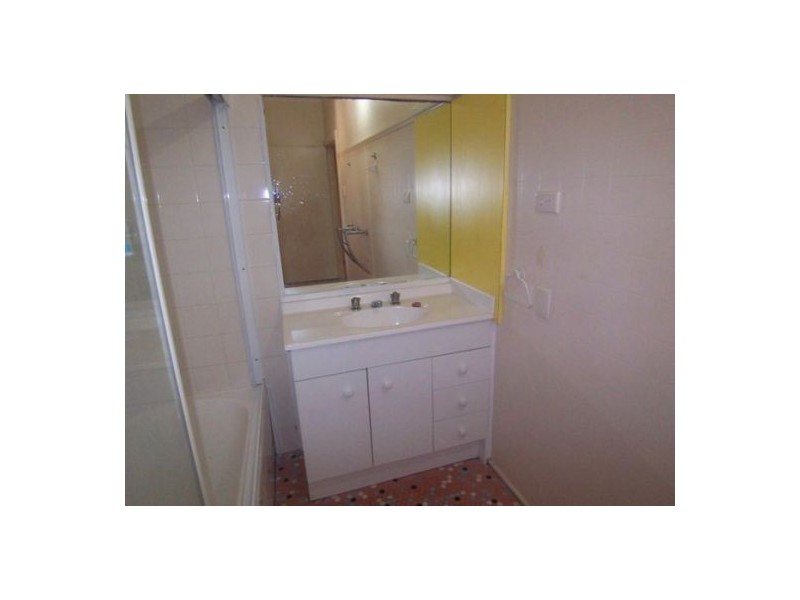 11 Charlton Street, Southport QLD 4215