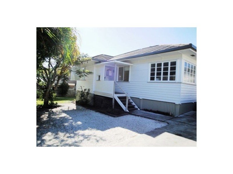 25-27 Sydney Street, Labrador QLD 4215