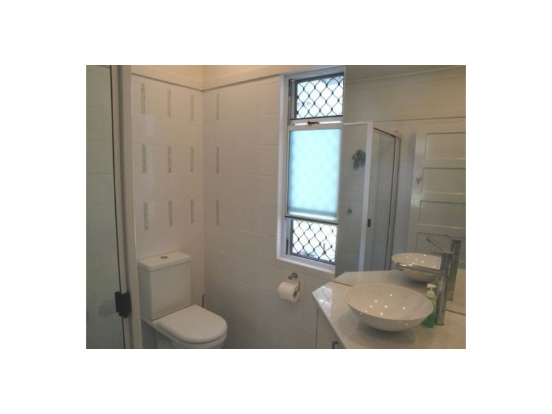 25-27 Sydney Street, Labrador QLD 4215