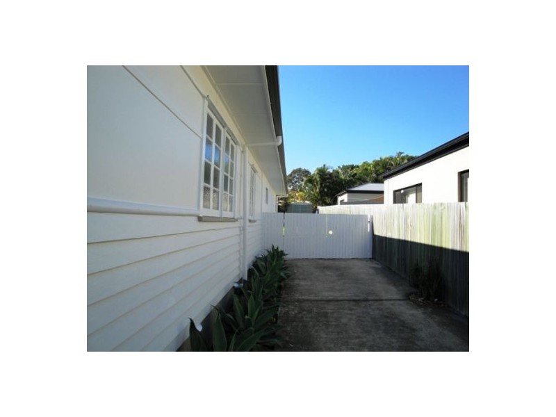 25-27 Sydney Street, Labrador QLD 4215