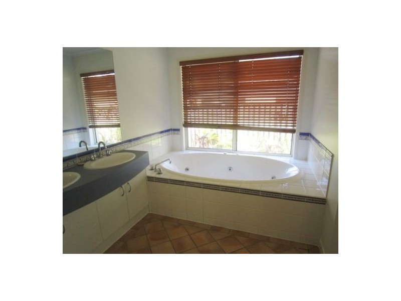 36 Crestwood Drive, Molendinar QLD 4214