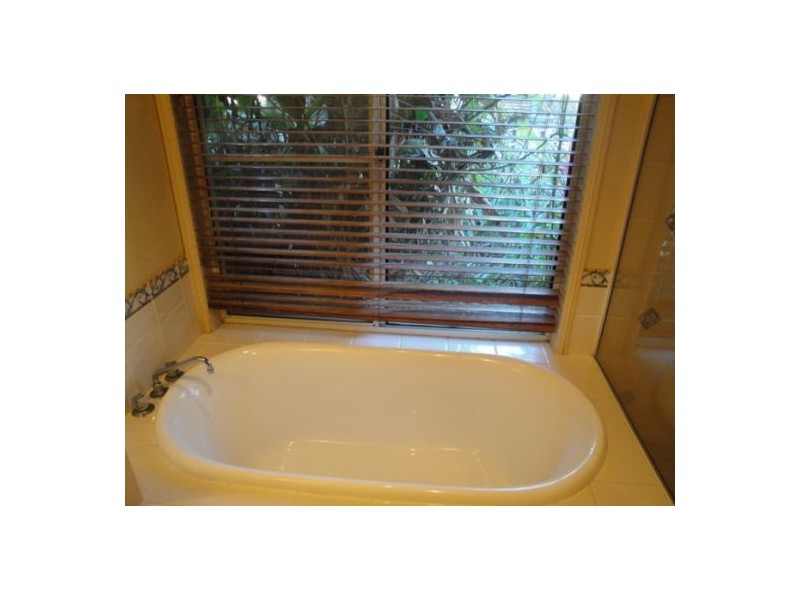 36 Crestwood Drive, Molendinar QLD 4214