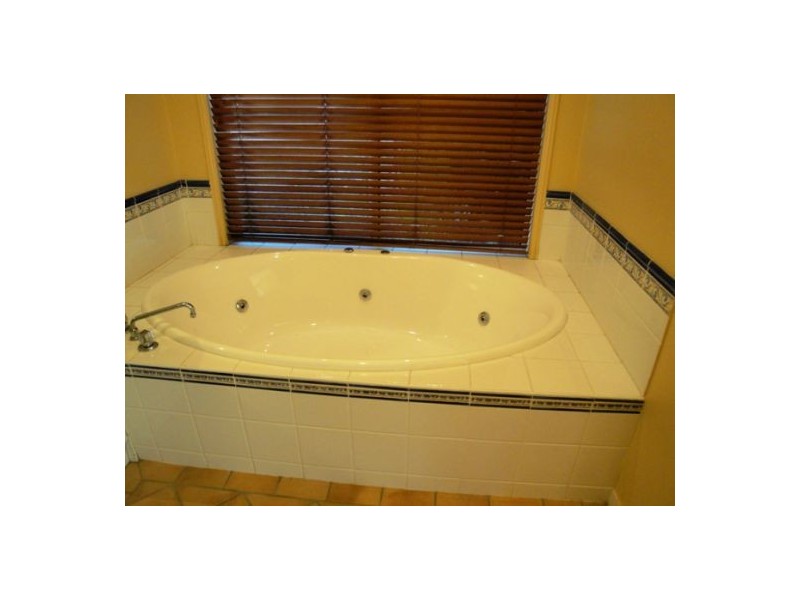 36 Crestwood Drive, Molendinar QLD 4214