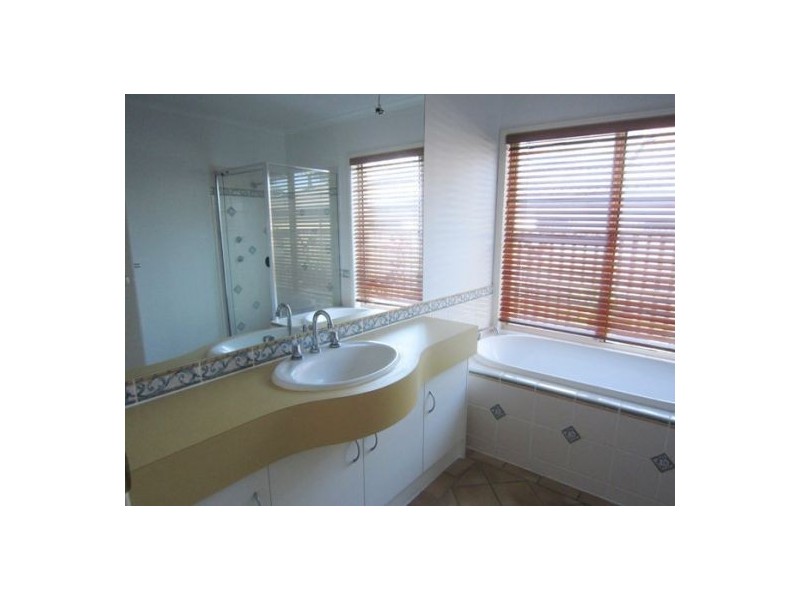 36 Crestwood Drive, Molendinar QLD 4214