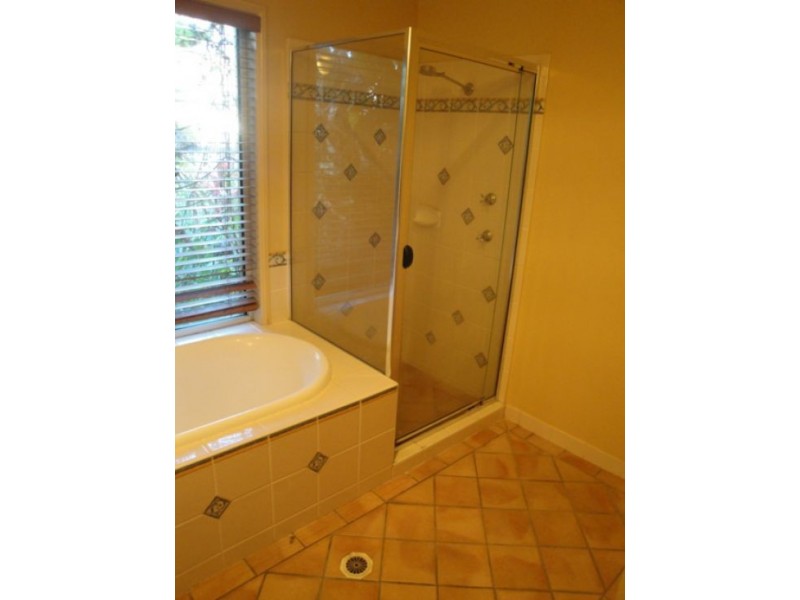 36 Crestwood Drive, Molendinar QLD 4214