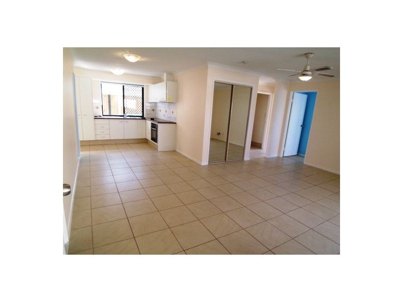 1/4 Jessica Court, Arundel QLD 4214