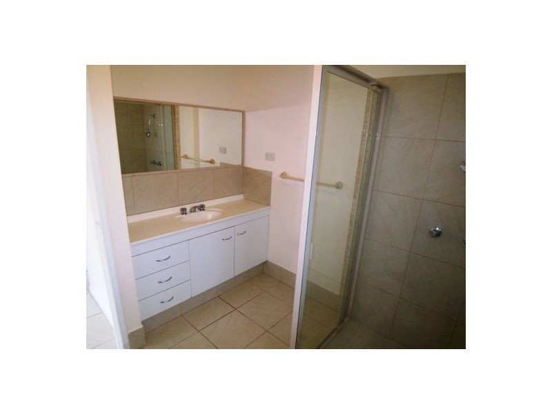 1/4 Jessica Court, Arundel QLD 4214