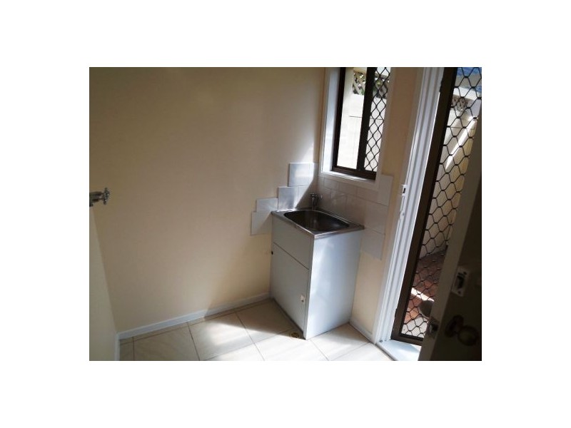 1/4 Jessica Court, Arundel QLD 4214