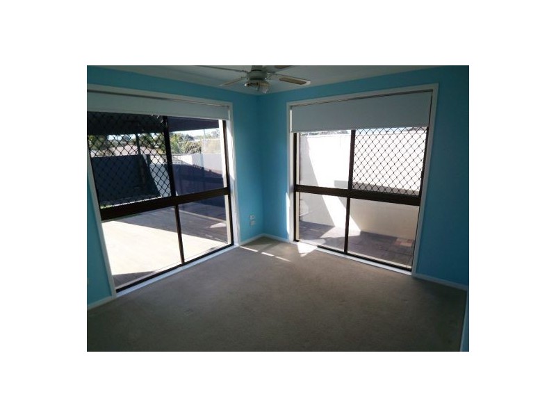 1/4 Jessica Court, Arundel QLD 4214