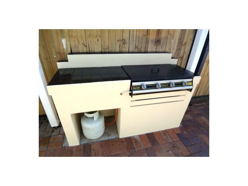 1/4 Jessica Court, Arundel QLD 4214