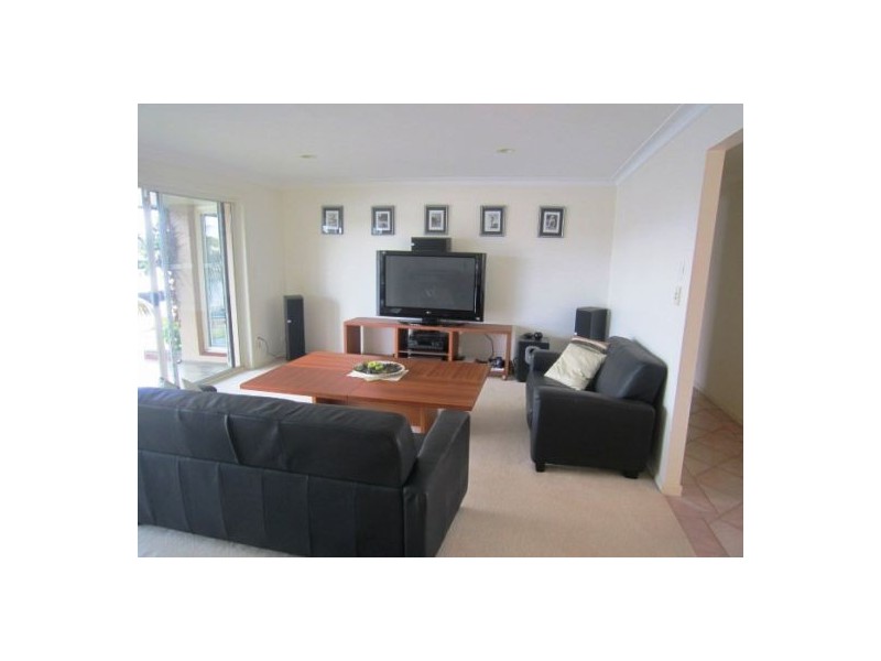 12 Wau Avenue, Runaway Bay QLD 4216