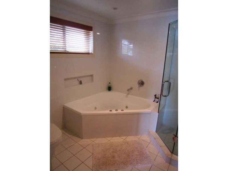 12 Wau Avenue, Runaway Bay QLD 4216