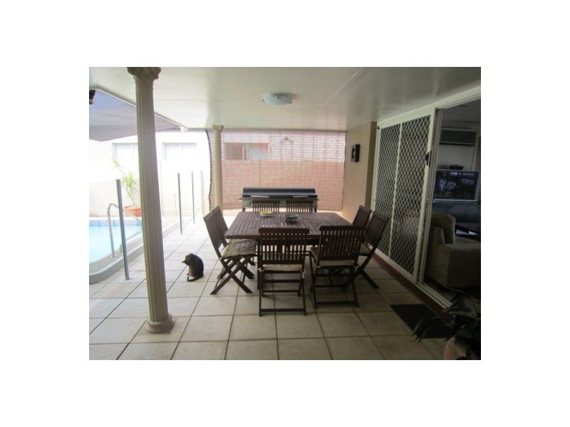 12 Wau Avenue, Runaway Bay QLD 4216