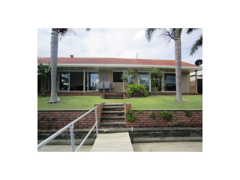 12 Wau Avenue, Runaway Bay QLD 4216