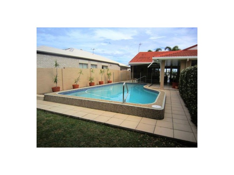 12 Wau Avenue, Runaway Bay QLD 4216