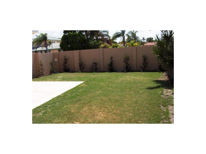 12 Wau Avenue, Runaway Bay QLD 4216