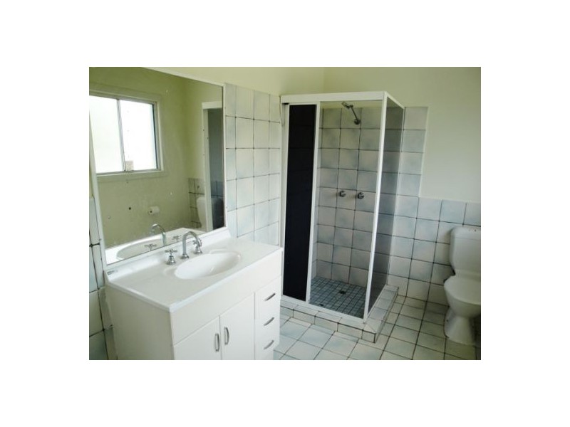 94-96 Eugaree St, Southport QLD 4215