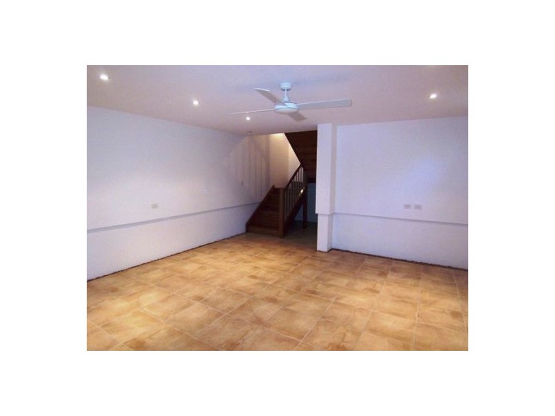 4/134 Ridgeway Ave, Southport QLD 4215