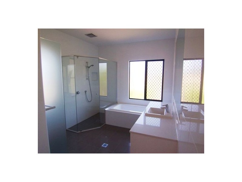 4/134 Ridgeway Ave, Southport QLD 4215