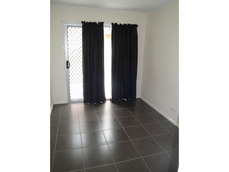 1/21 Parneno St, Chevron Island QLD 4217