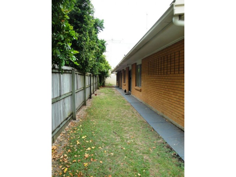 1/21 Parneno St, Chevron Island QLD 4217