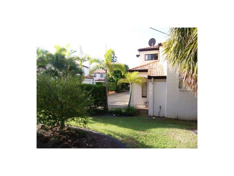 1/125 Pohlman St, Southport QLD 4215