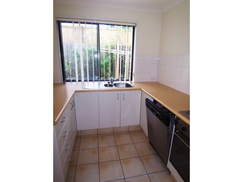 1/125 Pohlman St, Southport QLD 4215