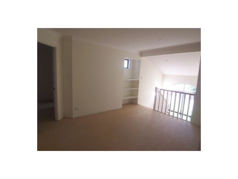 1/125 Pohlman St, Southport QLD 4215